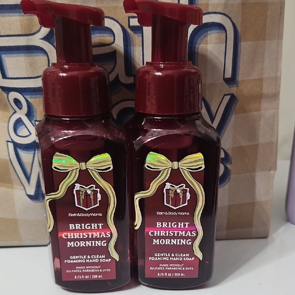 Bath & Body Works Bright Christmas Morning Hand Soap - Red - Picture 1 of 1